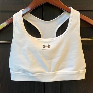 🌹NWOT Under Armour White Sports Bra